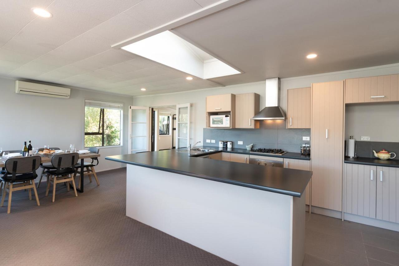 The Tide Watcher - Okiato Holiday Home Opua Exteriör bild